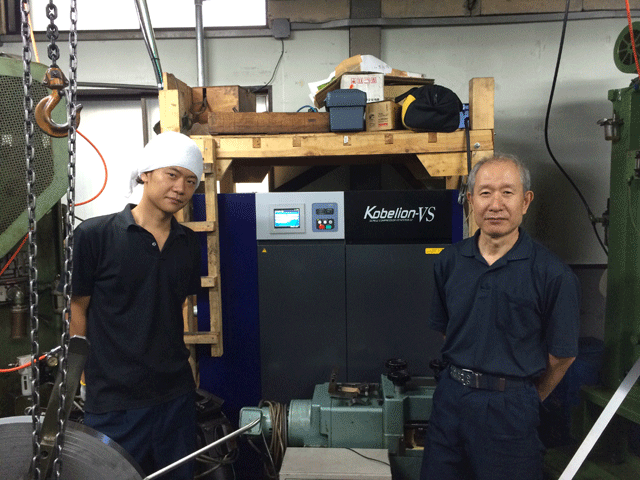 車の部品製造・給油式・スクリュー・標準タイプ22kw(30馬力)・SG22A4導入事例写真