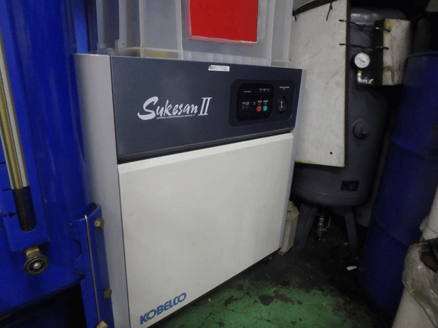 オートバイ整備、修理・給油式・耐久性＆静音コンプレッサー3.7kw（ドライヤ付）・AS4PD導入事例写真