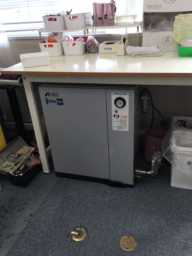 エアーコンプレッサー・導入事例写真・CAD/CAM機・ファイバーコア