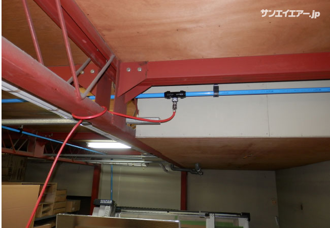エアーの取出口にカプラを付けておけばホースの抜き差しも楽にできます