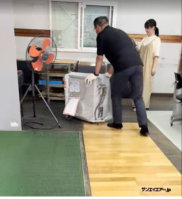 キャスター付コンプレッサーでスムーズに搬入