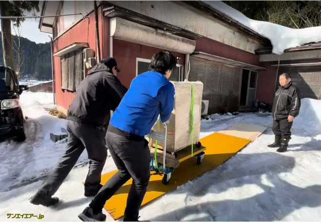 業務用エアーコンプレサー搬入